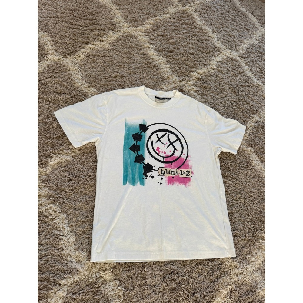 Blink-182 Smiley Face Graphic Tee White Short Sleeve Band Shirt Mens Medium